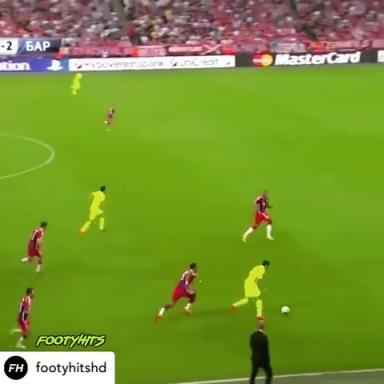 百看不厌！名场面：苏亚雷斯欧冠对阵拜仁这次过人太写意了！