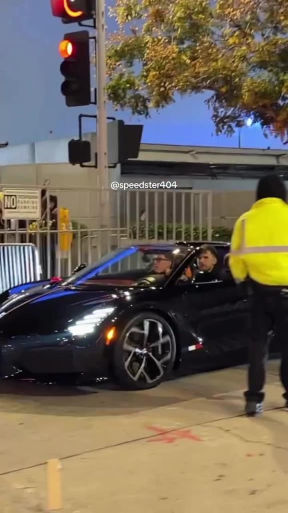 东契奇开的这辆敞篷布加迪真帅啊，这得花东子几个月工资啊？