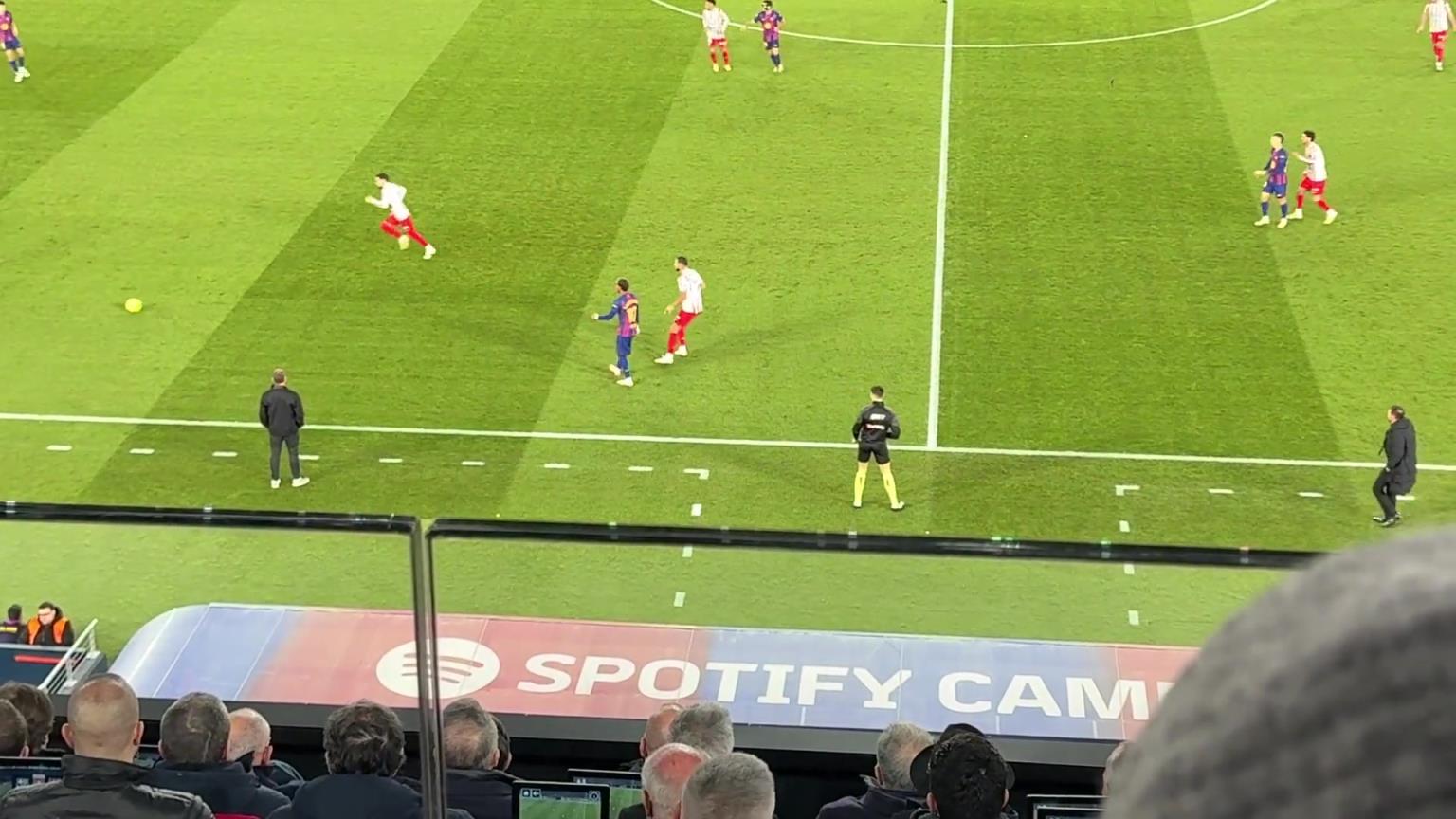 董路：亚马尔不接球时都在干啥？我用手机追踪拍摄了