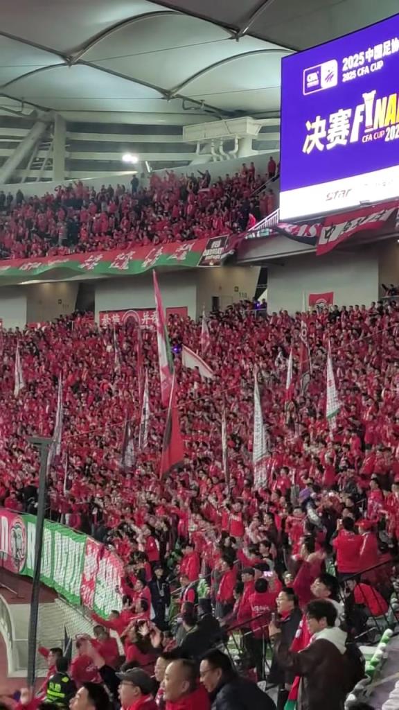 剑拔弩张！河南球迷赛前高喊：国安**！