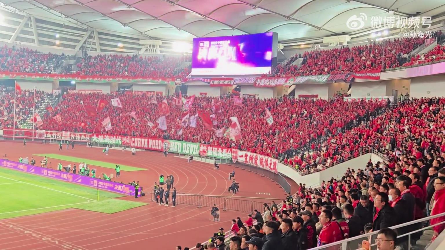 赛前互骂！国安球迷：北京国安是你ba！河南球迷：sb！