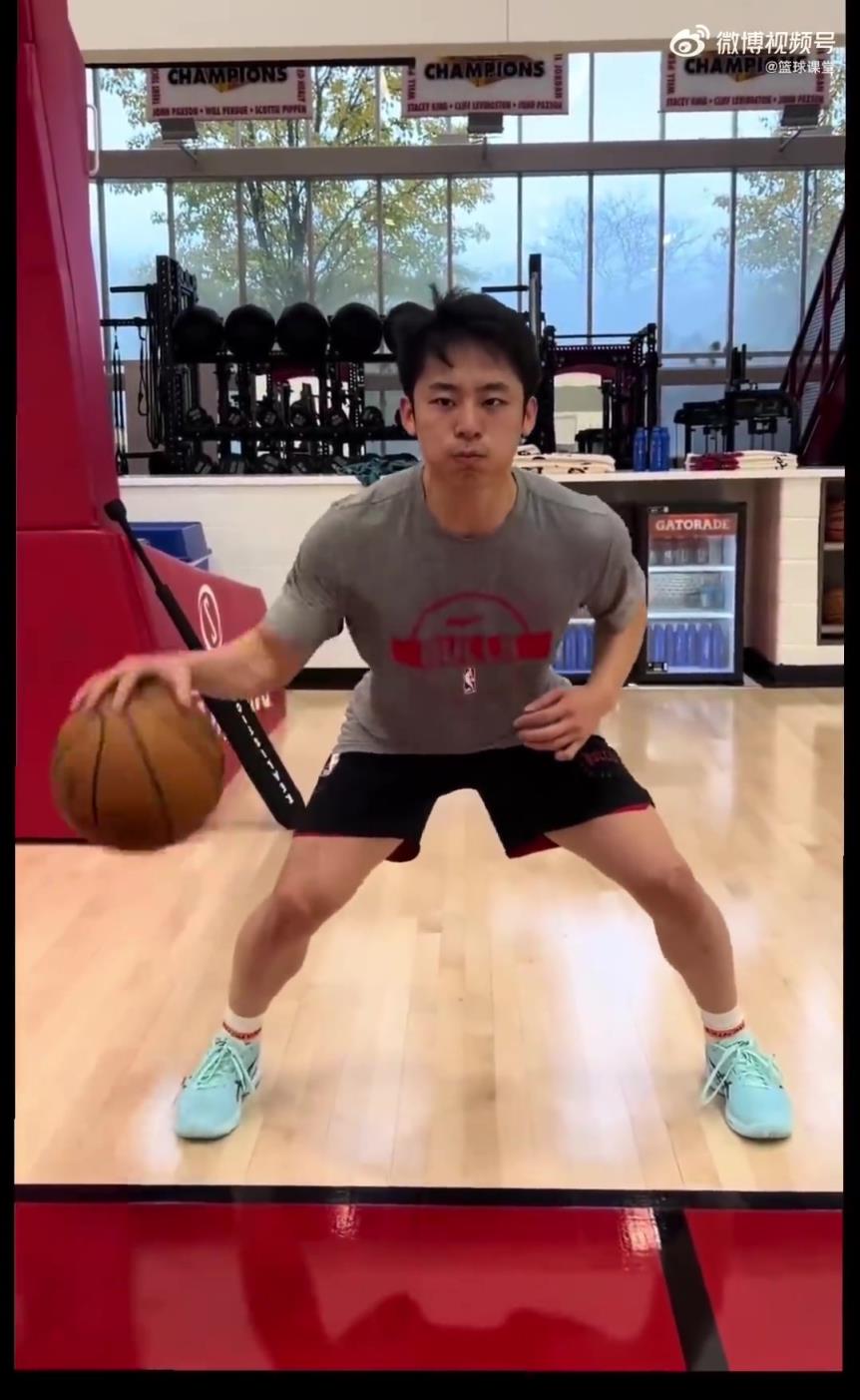 来看看河村勇辉的运球训练，这基本功什么水平？