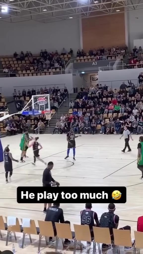 笑死！哥们你这操作，伤害性不大侮辱性极强