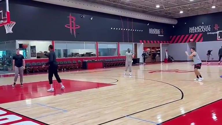 投篮天赋是真好！谢泼德训练都是三分线外一步练投篮啊！