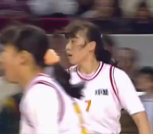 当年中国女篮响当当的人物！看看张镇麟妈妈王芳，当年怎样打球的