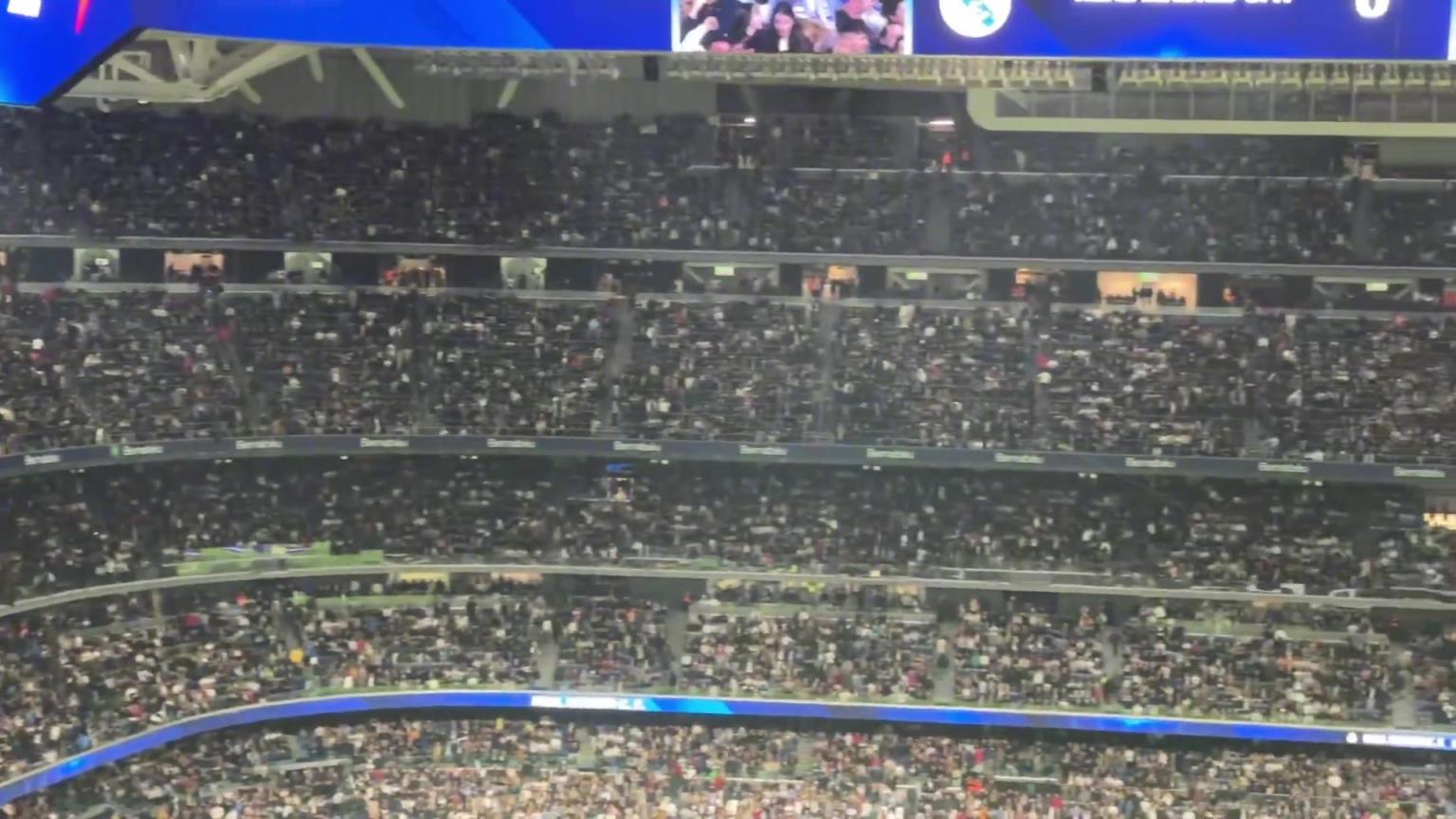 塞尔塔打入第二球后，伯纳乌球场响起嘘声和口哨声