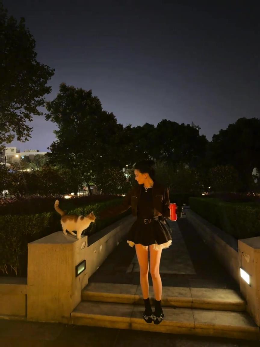 美美美~范志毅女儿这穿搭有点好看，不得不说基因确实强大~