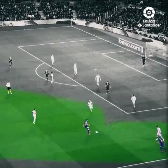 逐渐点亮球场！名场面：当年苏牙的神仙脚后跟进球是怎么诞生的？