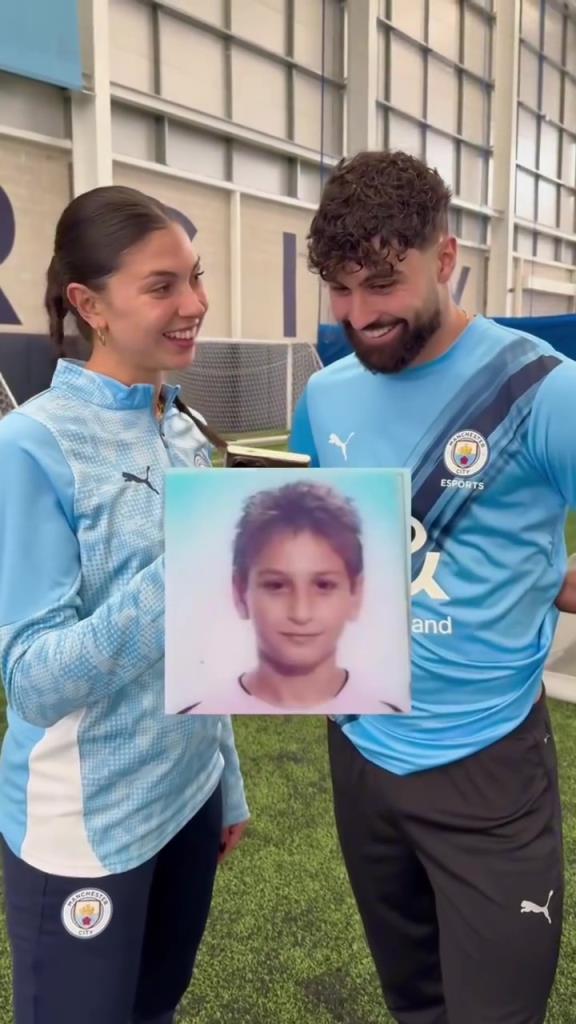 格瓦迪奥尔根据童年照猜曼城队友！瓜迪奥拉照片有点成熟啊~