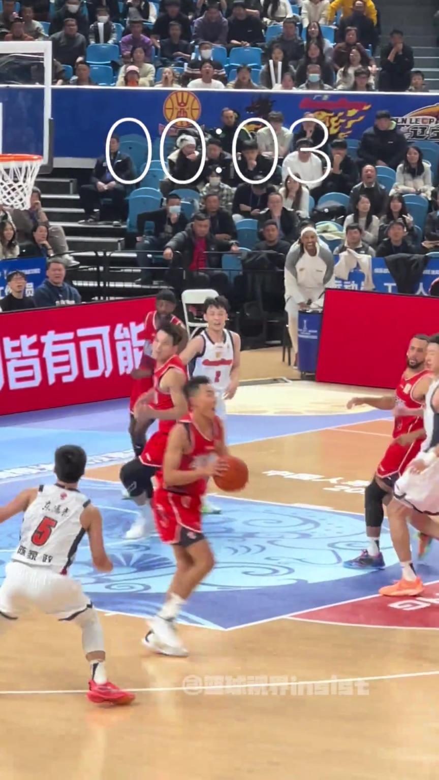 “精彩的绝杀！这应该是CBA最远的三分了吧！”