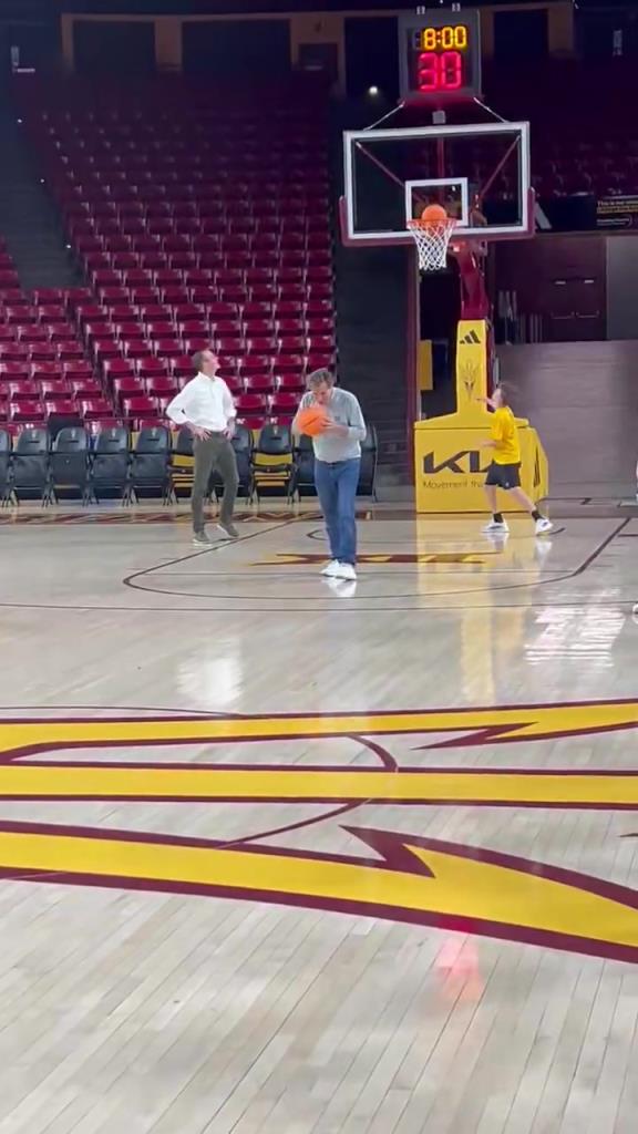 美媒恶搞：今天太阳面对雷霆，是这么打球的