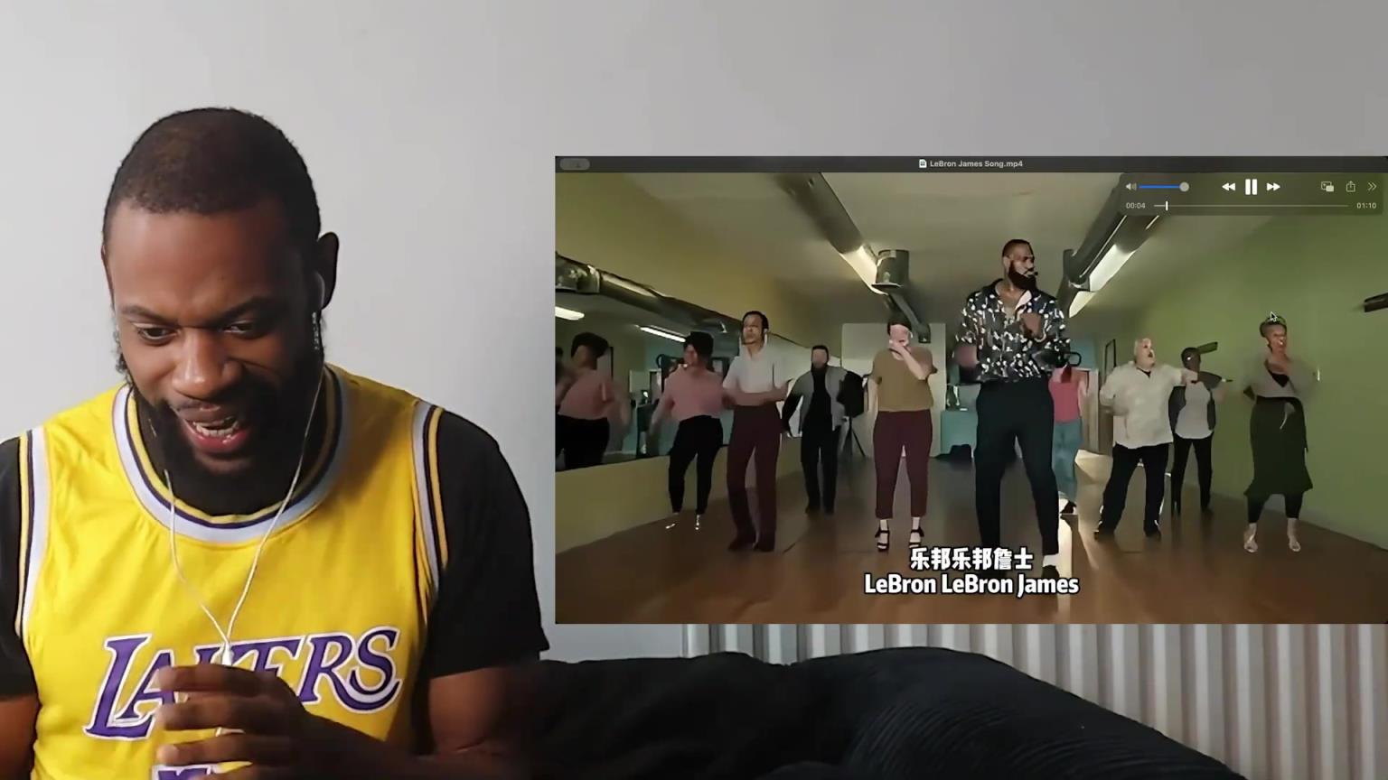 火到国外了！ 英国詹蜜第一次听《乐邦詹士之歌》是什么体验？