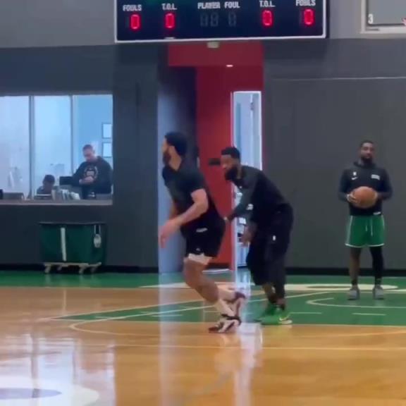 本赛季有望复出！塔图姆 已能进行一对一训练！