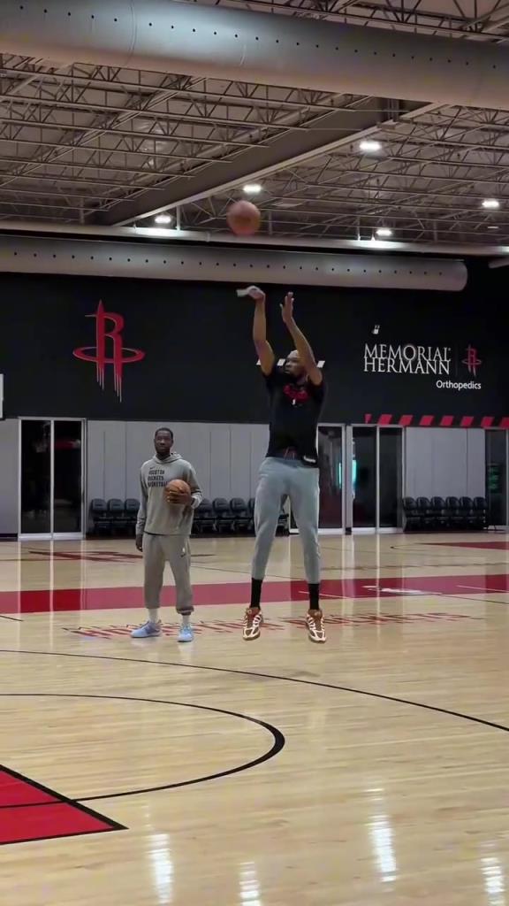 独自加练的KD！丝滑的转身跳投依然美如画