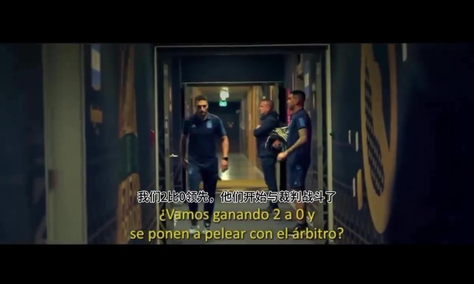 领先也不能松懈！名场面：斯卡洛尼在世界杯决赛中场休息时的愤怒