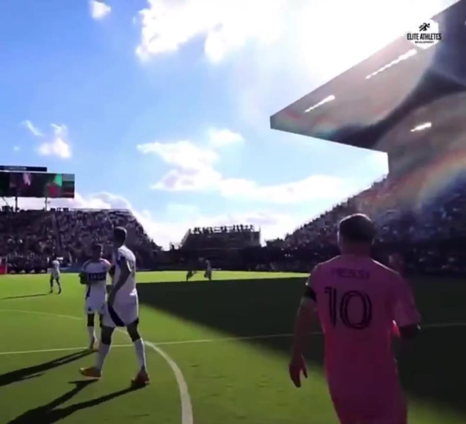 国外博主：看出球视角，裁判毁了梅西复制对阵荷兰的神级助攻