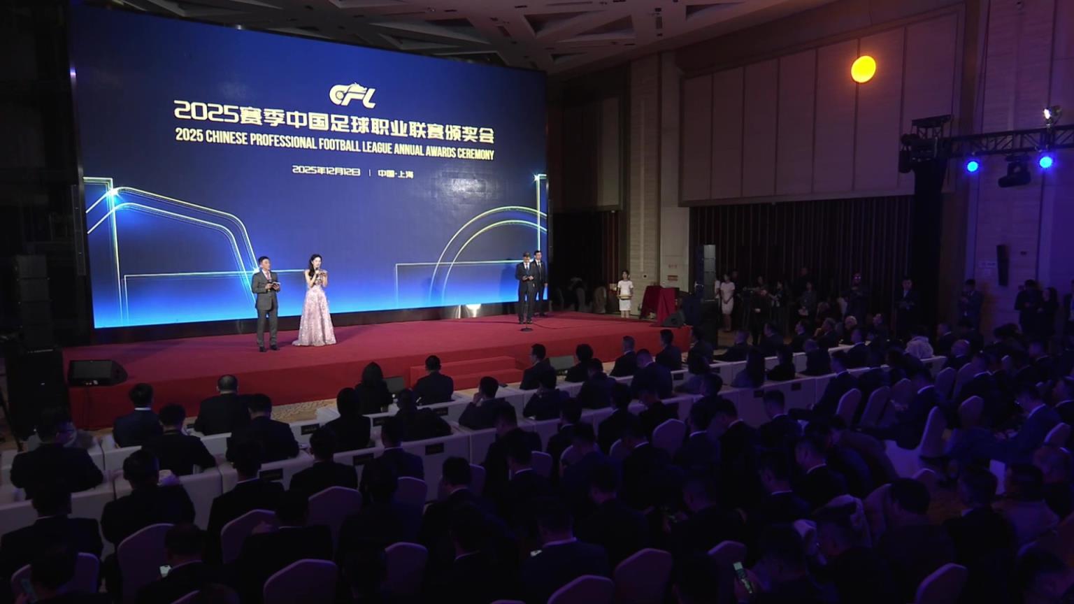 首次当选！蓉城门将刘殿座荣膺2025赛季中超最佳守门员