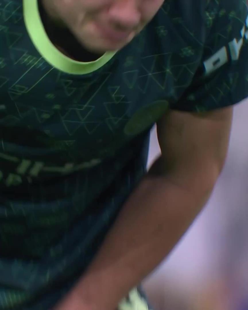 魔人也会痛吗？欧冠官方剪辑哈兰德被击中裆部