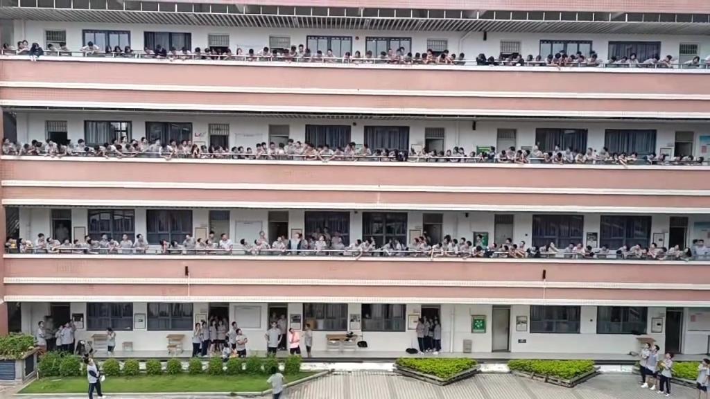 如果说要我选出代表青春那个画面...