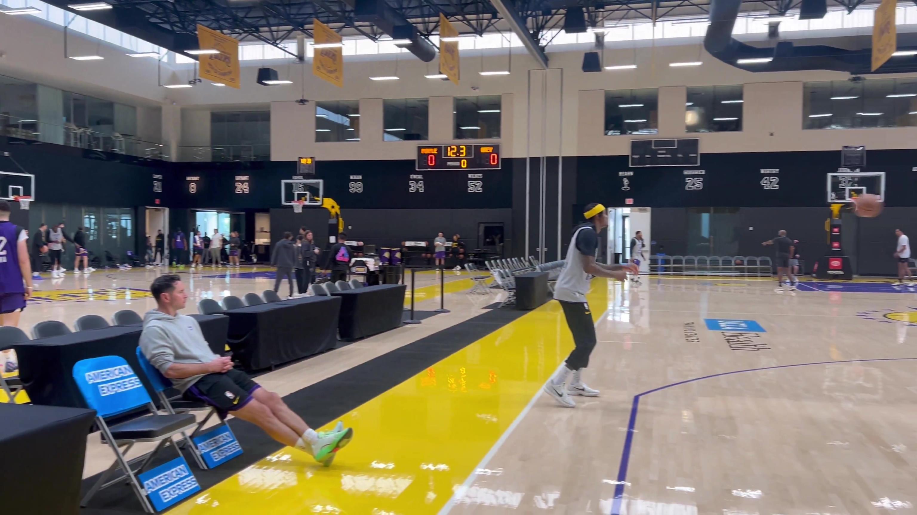 湖人今日进行训练~范德彪还是没有放弃练习三分啊