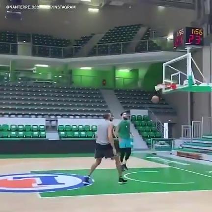 这天赋谁顶得住啊？16岁文班训练中就可以随便单吃戈贝尔！