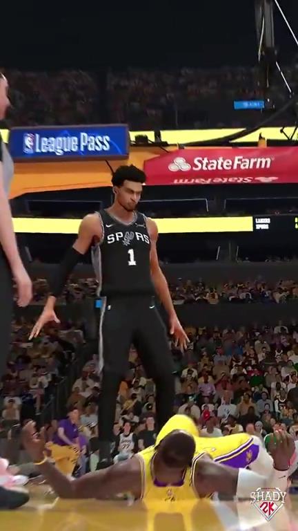 上来就隔扣詹姆斯！2K大神操作文班亚马，这看着就很爽啊