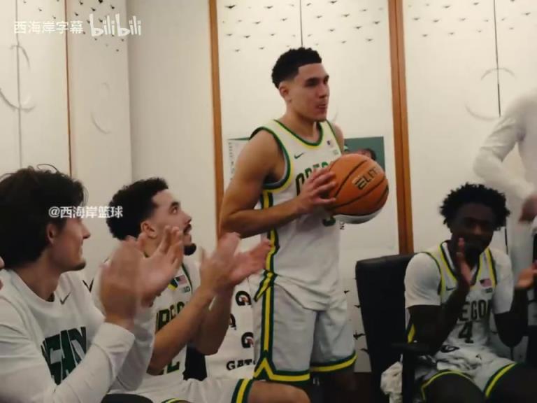 俄勒冈主帅更衣室庆祝：没有人能只靠自己，一切都是团队的功劳！