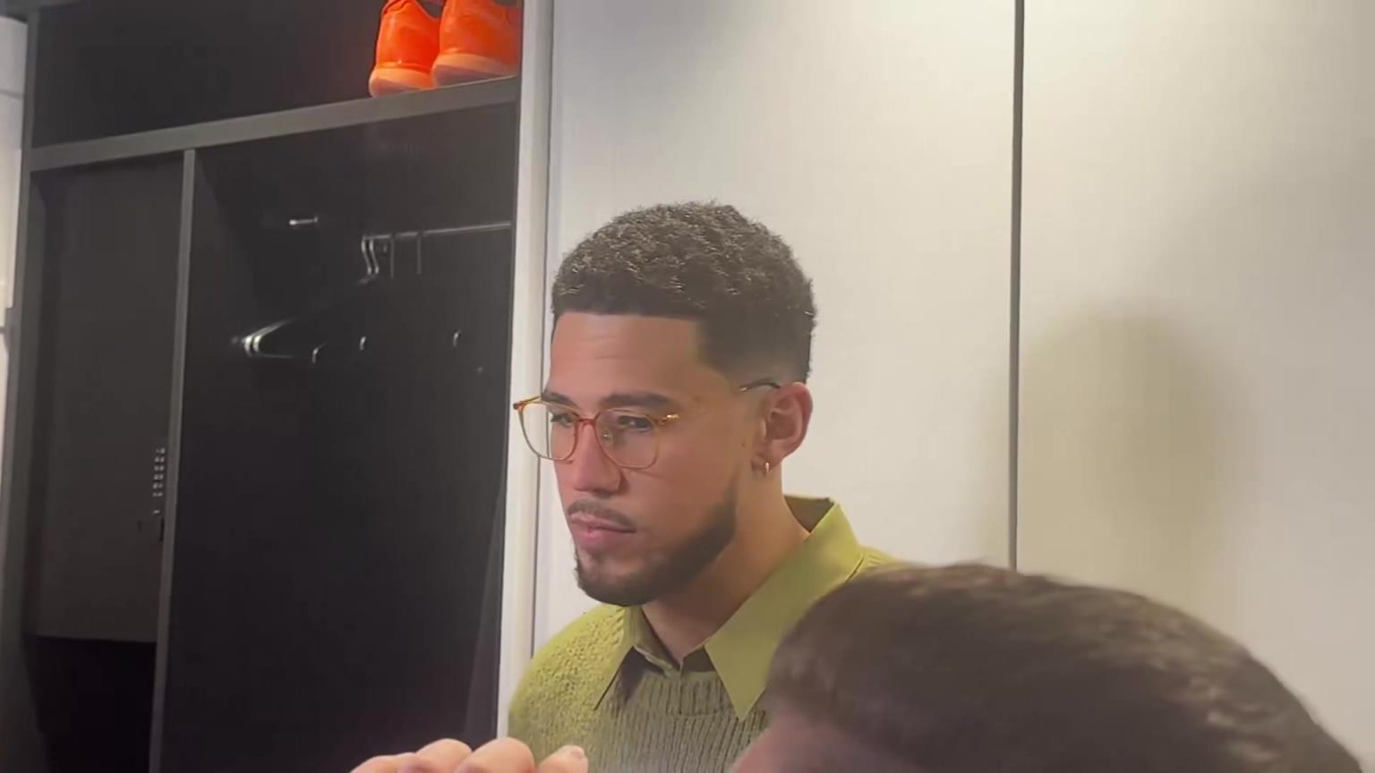 布克：狄龙和我们团队的心态保持一致，只不过他更敢于发言！