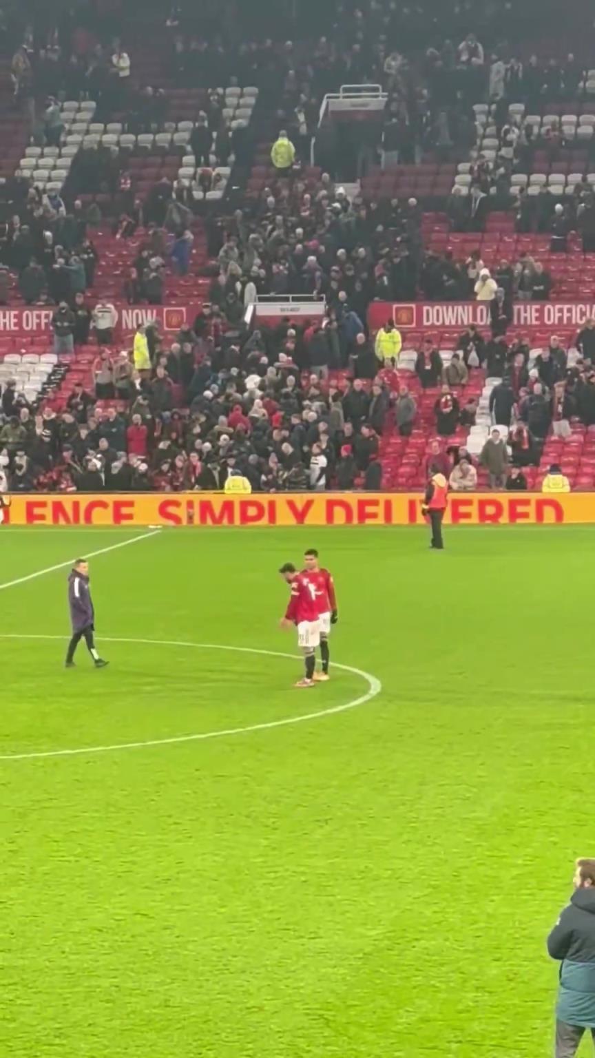 没能赢下比赛！终场哨响后，B费非常愤怒