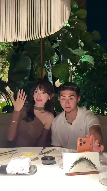 身材高挑漂亮！艾菲尔丁向女友求婚成功