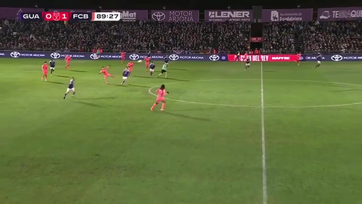 锁定胜局！亚马尔斜塞助攻，拉什福德过门将后小角度破门