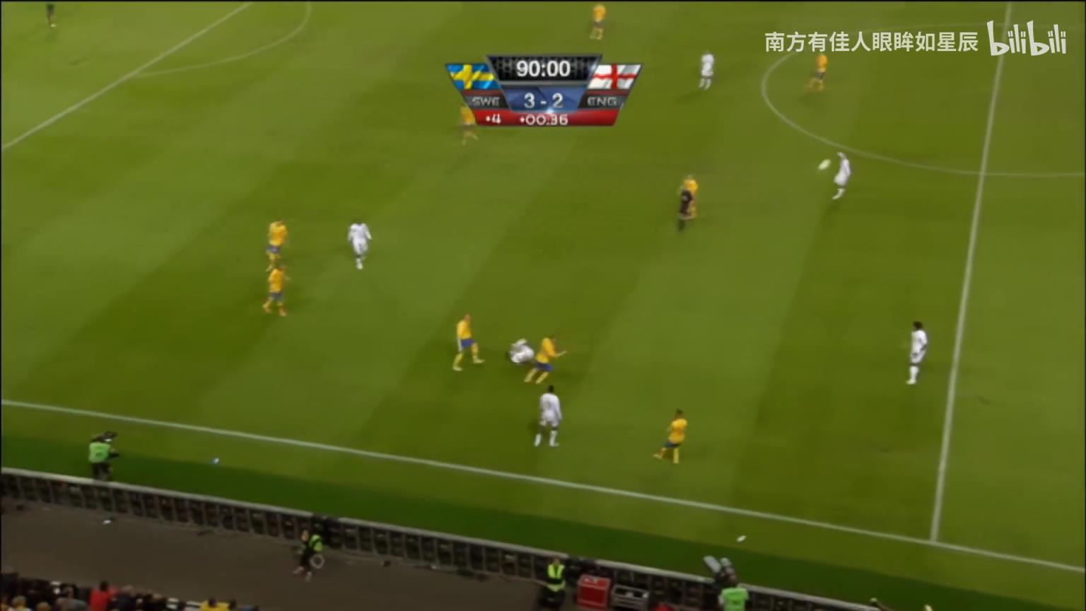 载入史册的一球！当年伊布30码超远距离倒钩炸裂全场