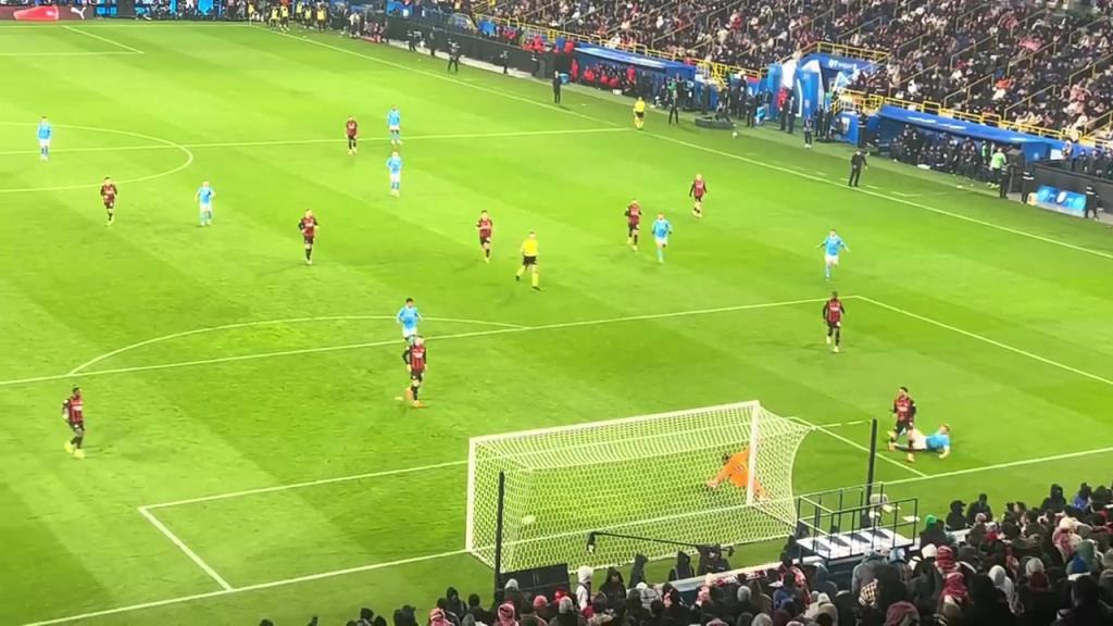 德温特被轻松过掉！球迷现场拍摄霍伊伦小角度攻破米兰！