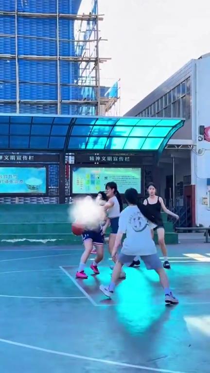 像这样的野球比赛，我坐场边能看一天！