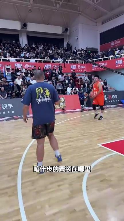 西热力江教学自创的喀什步，闫军点评：走步了