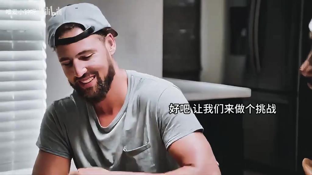 质疑我们的友谊？名场面：克莱在伊巴卡节目上当场连线库里！