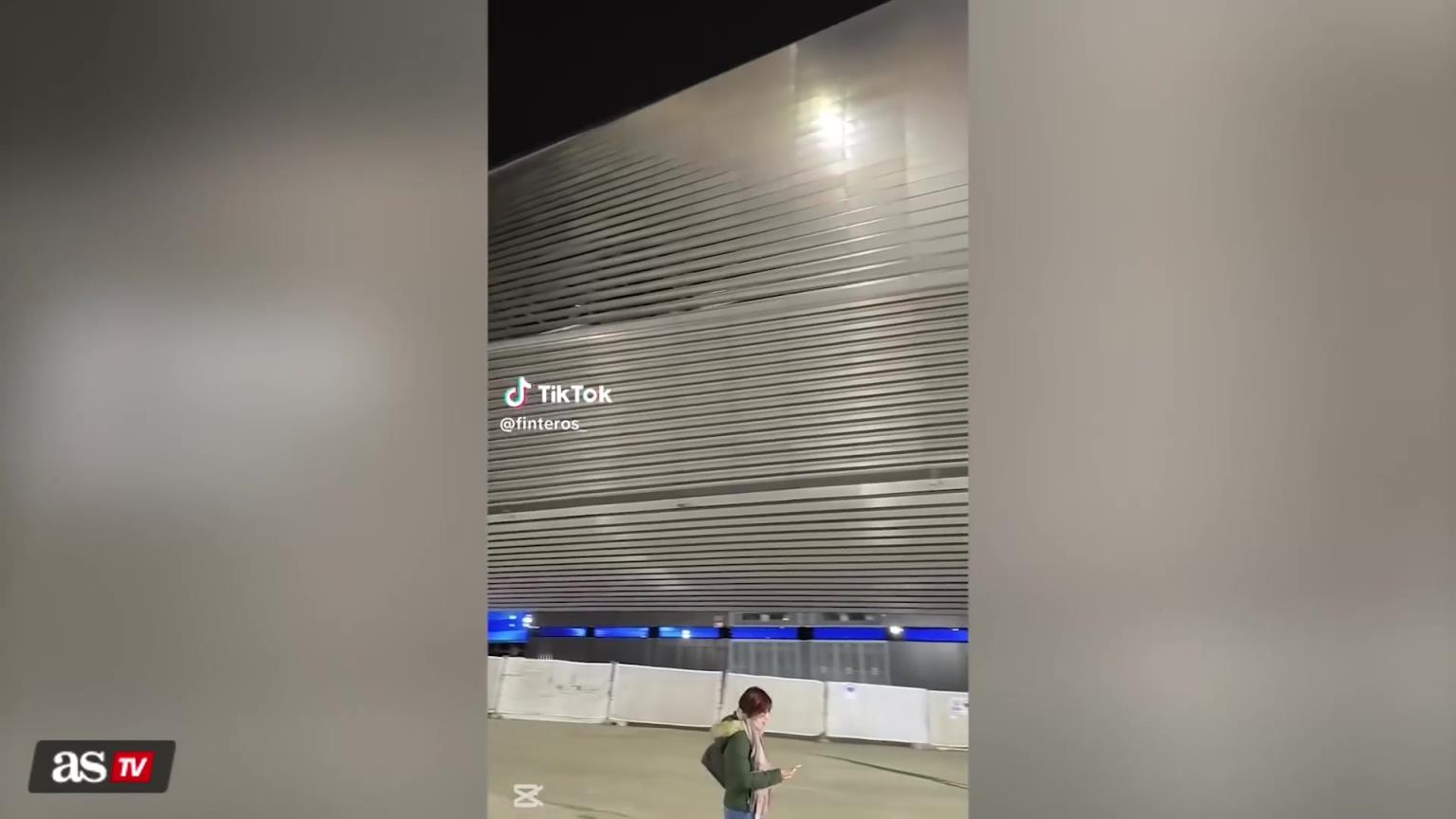 大开眼界！皇马将伯纳乌球场改造成圣诞主题乐园，孩子们有福啦~