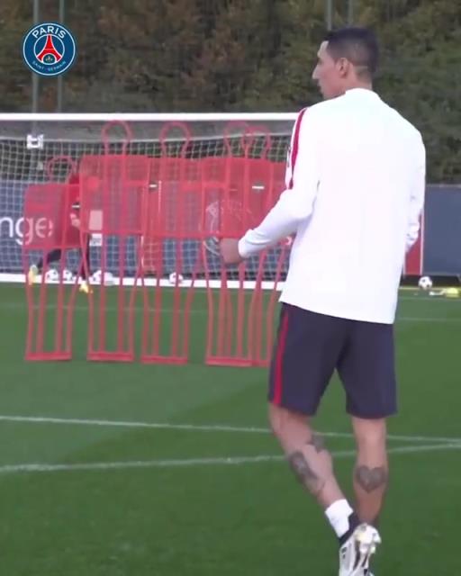 黄金左脚！迪马利亚巴黎时期的任意球训练！绷直的左手！