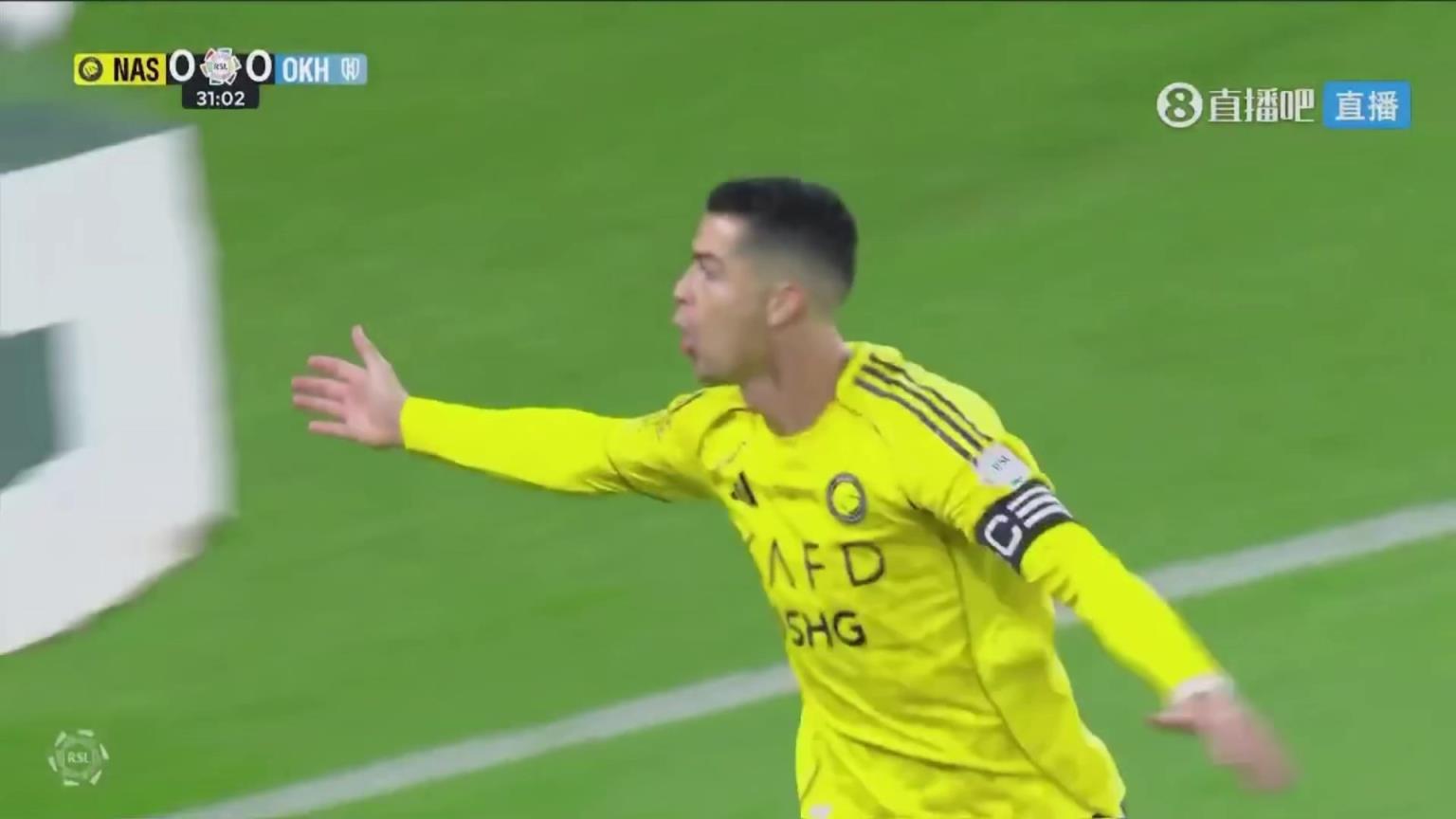 顶级门前嗅觉！C罗后点抢点破门，1300场里程碑打入第955球