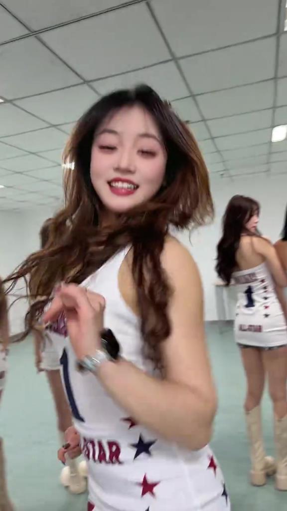 都穿包臀裙！山西美女啦啦队：不看到最后绝对后悔你信不信？