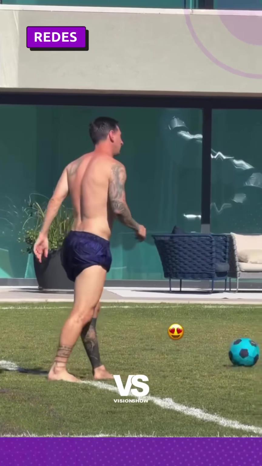 光膀子梅西！安东内拉晒出梅西赤身练球，小老头身材不错