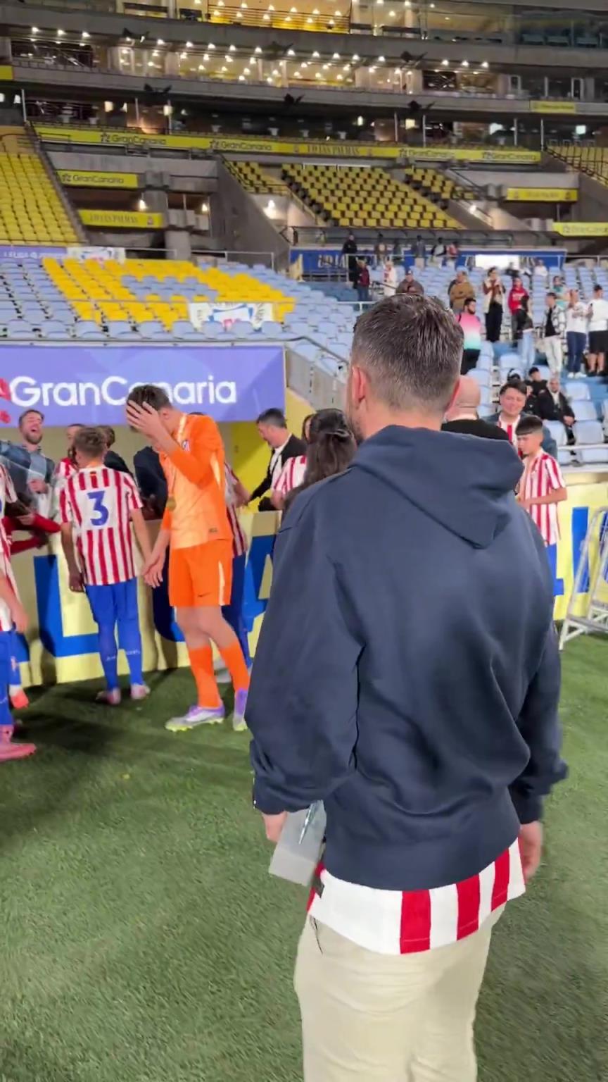 星二代！大卫-比利亚和他的儿子现身马竞青训，传奇正在延续