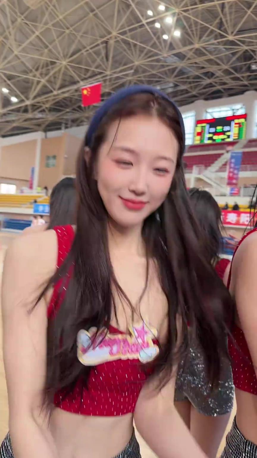 看的眼花缭乱！山西美女啦啦队晒视频：你会为谁拍手呢？