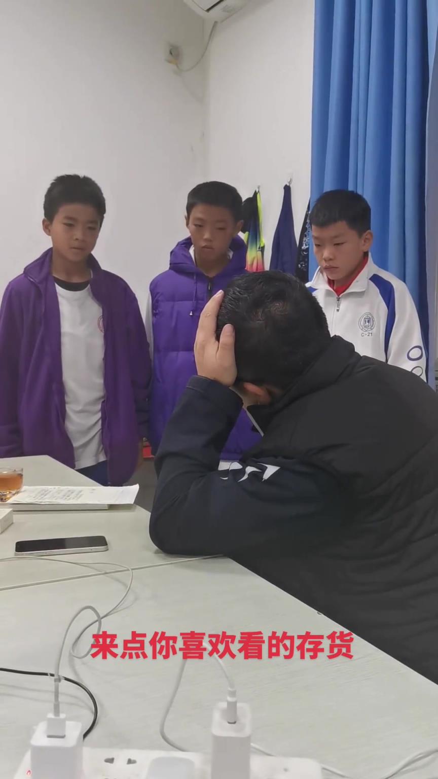 当年小将吕孟洋和刘凯源打架时咬了对方，董路：狗才咬人呢