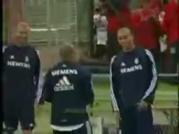 当年卡洛斯、大罗、齐达内一起训练，但齐达内不够巴西跟不上步伐