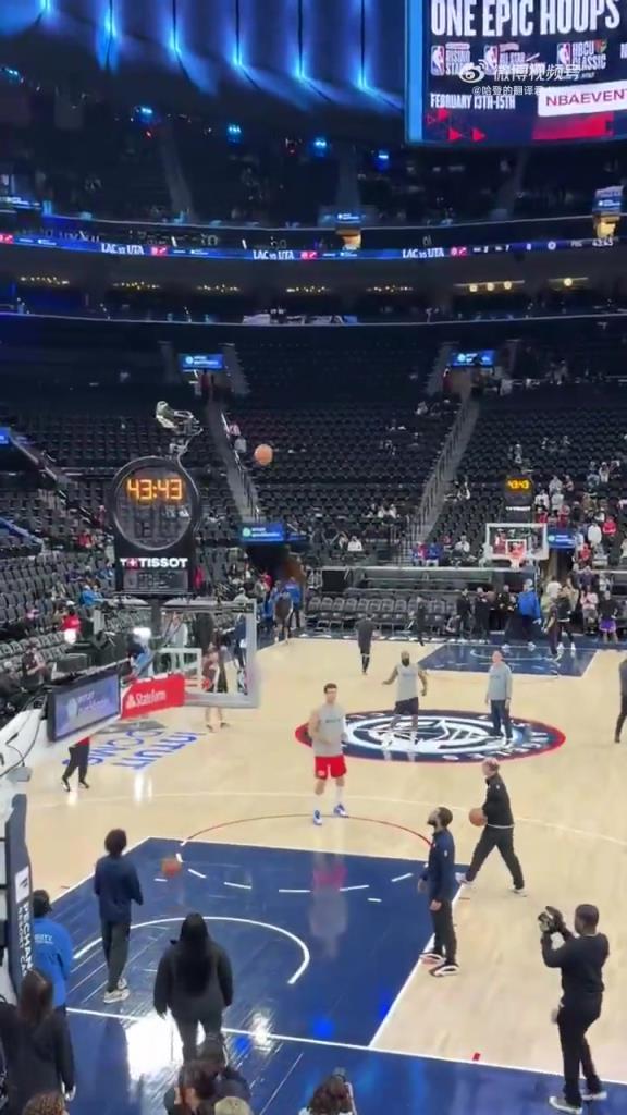 哈登赛前轻松logo shot！可惜比赛稍微铁14中5