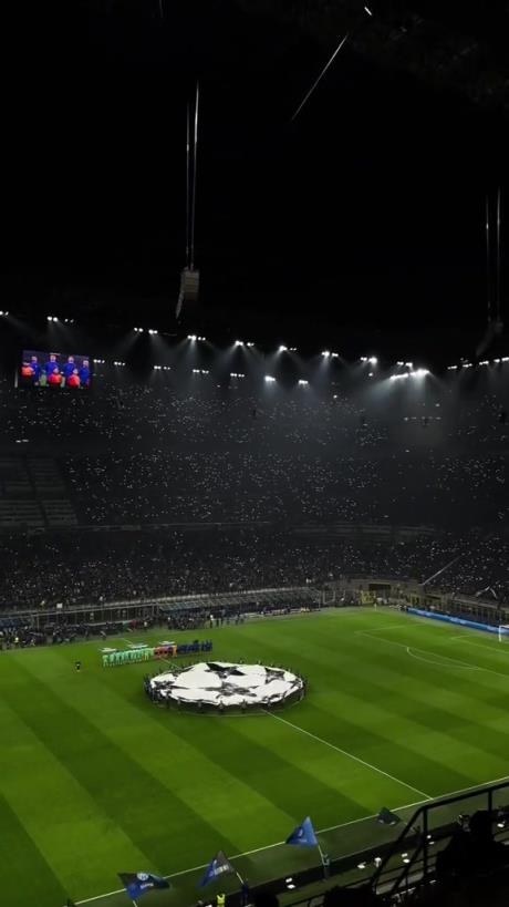 无比震撼！实拍：当整个梅阿查球场共同高歌时