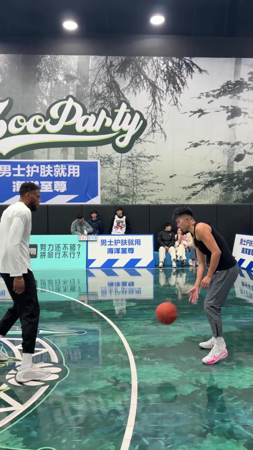 威姆斯晒百分大战周楷恒！真正的街球强度 两横一竖就是干！