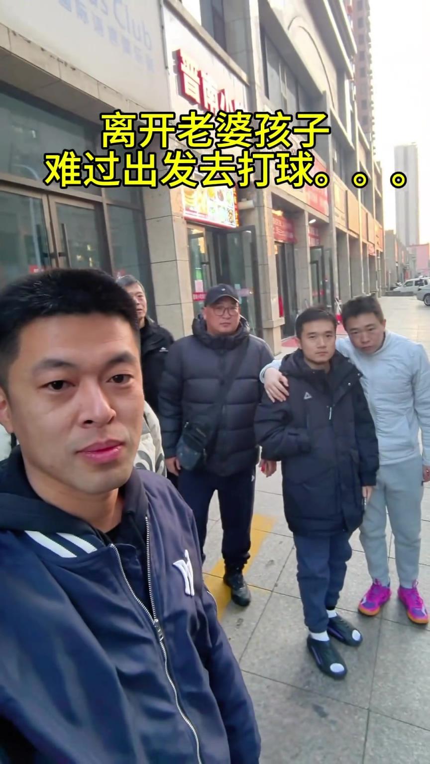 故意的吧！一群已婚男士晒打球一脸严肃 能接孩子瞬间笑开花