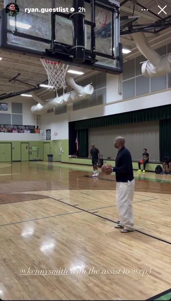 身手依旧矫健啊！40岁的保罗今天在训练中秀了一记空接挂筐暴扣